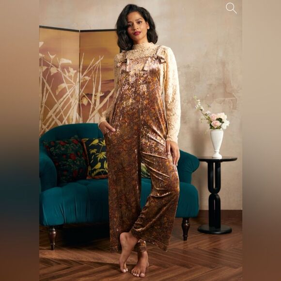 Modcloth Jazzy Jewel Velvet Overalls Paisley Crushed Velvet Jumpsuit Gold M NWT - Picture 1 of 13